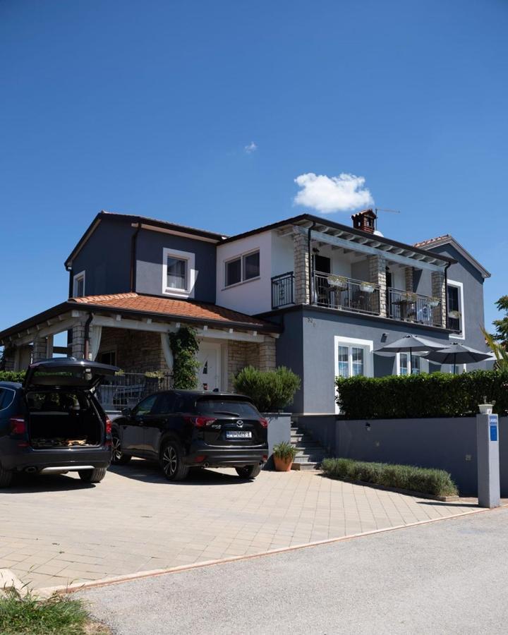 Lavanda House With Apartments Buje Zewnętrze zdjęcie